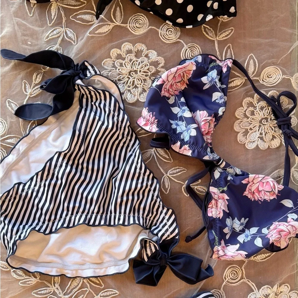 3 Tops 2 Bottoms Old Navy. Blue & Black. Blue Floral/Blue Stripes/Black Polka.